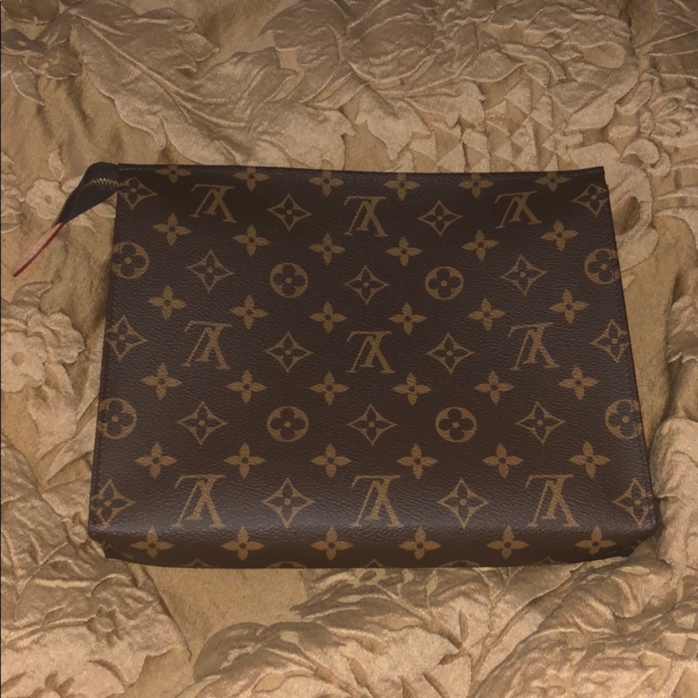 NWT 2019 Louis Vuitton Toiletry Pouch 26
